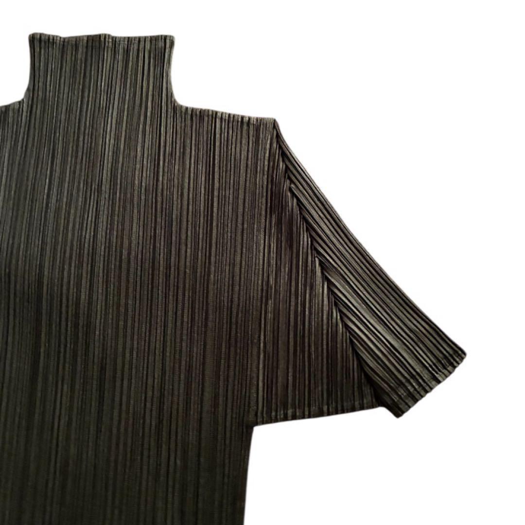 くみ様 新品級✨プリーツプリーズ 半袖 ハイネック トップス 黒イッセイミヤケ