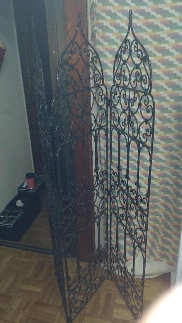 モロッテリアを代表する定番アイテム、アイアン製のパーティションです,2番目