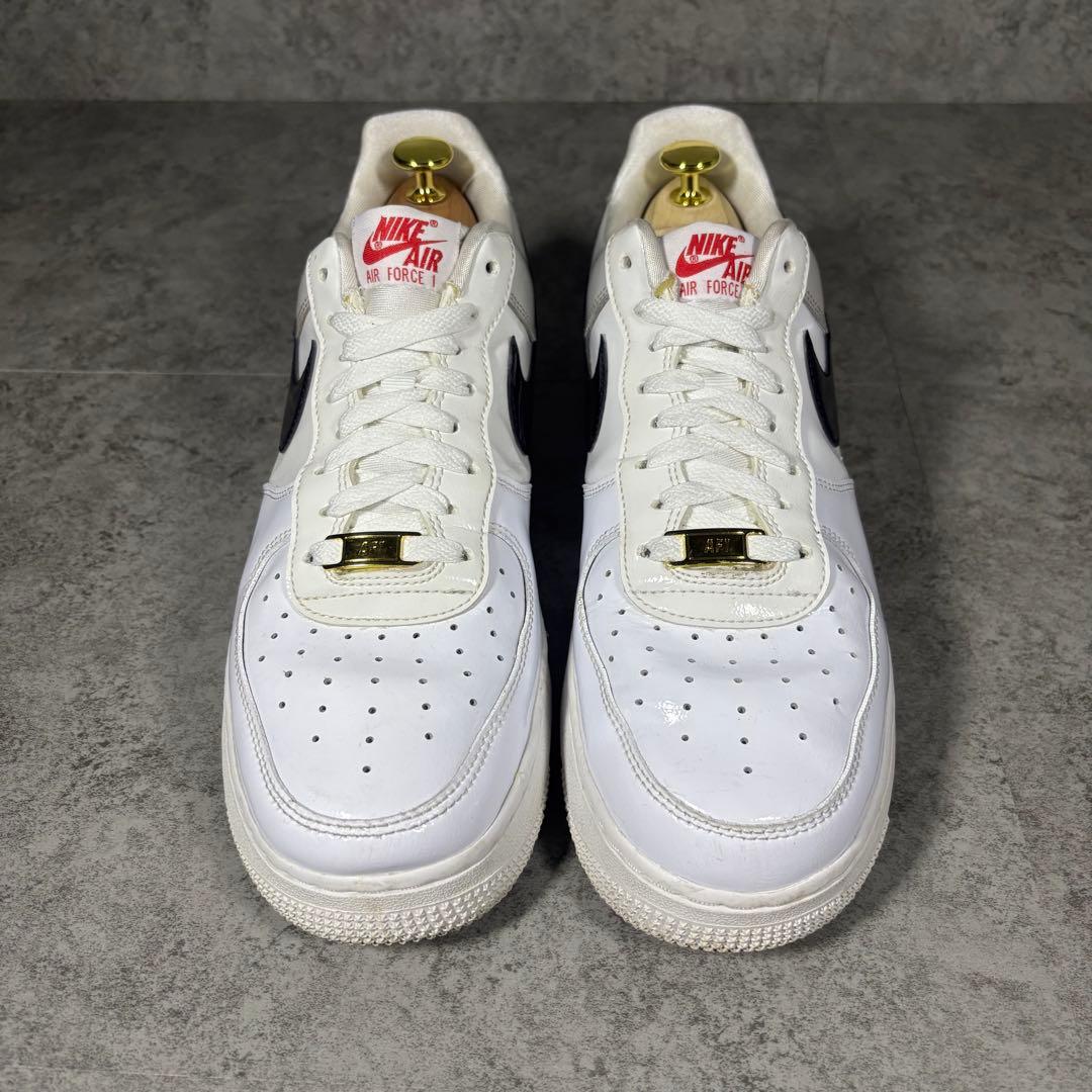 希少NIKE AIR FORCE 1 ’07 27.5 刺繍赤ロゴ ゴールド金具