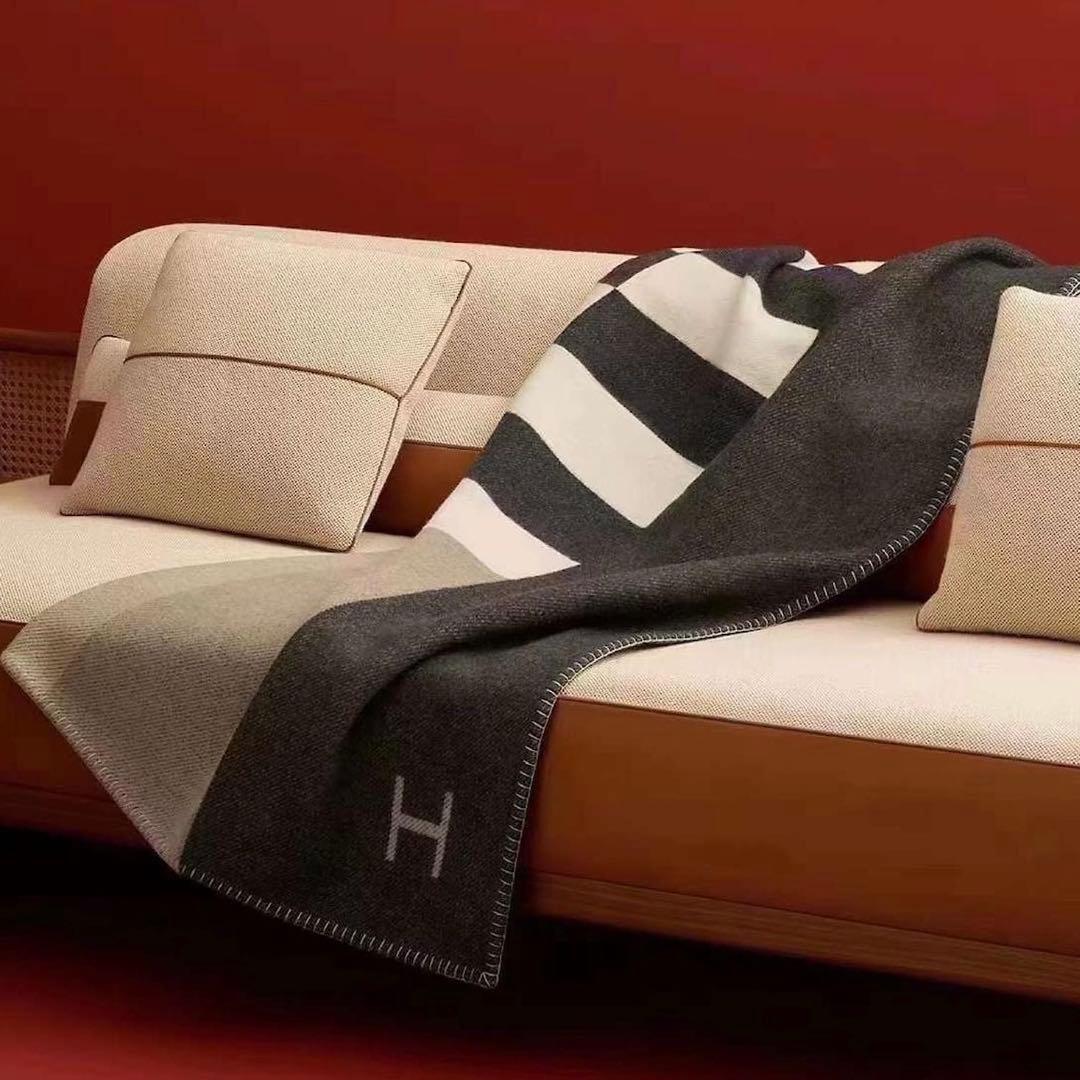 布団・毛布 Hermes H Casaque Blanket Ecru x Carbone