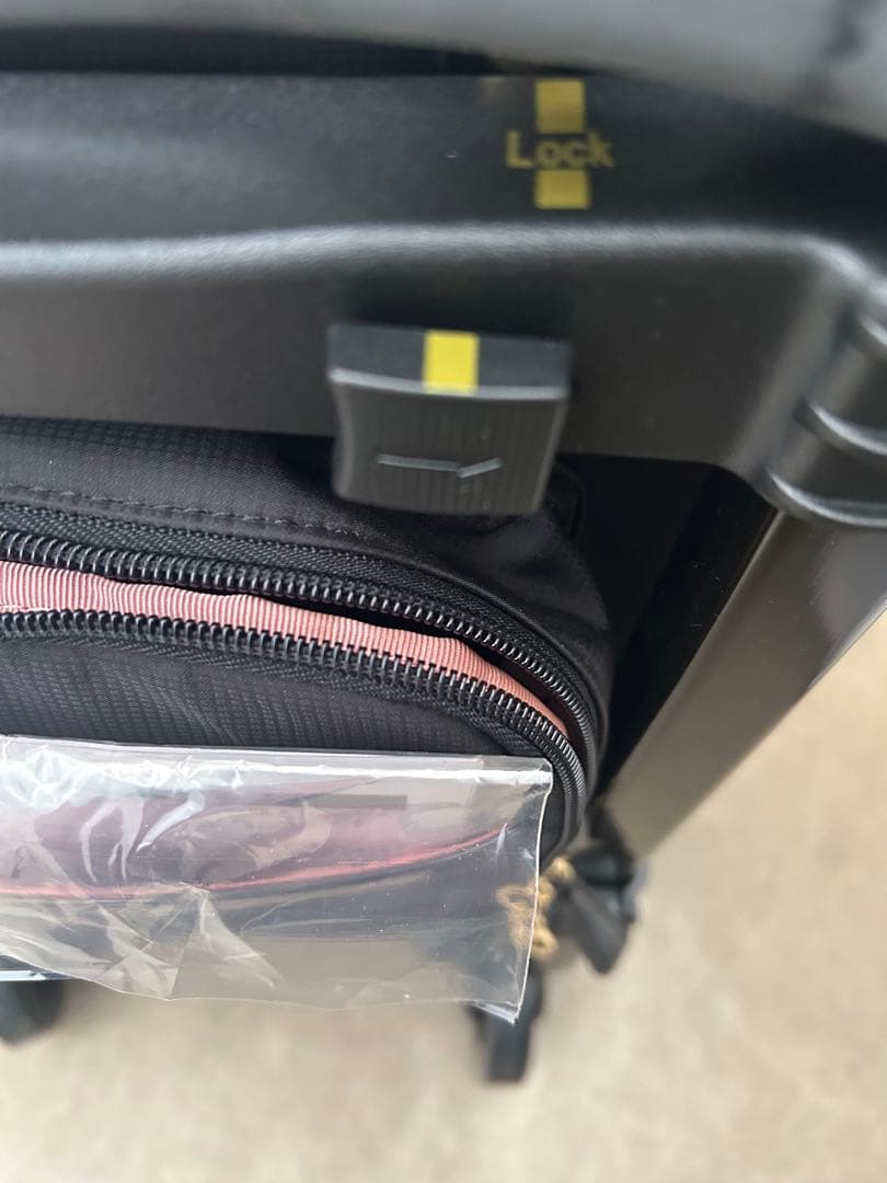 スワニーキャリーバッグ　Mサイズ　ハローキティ