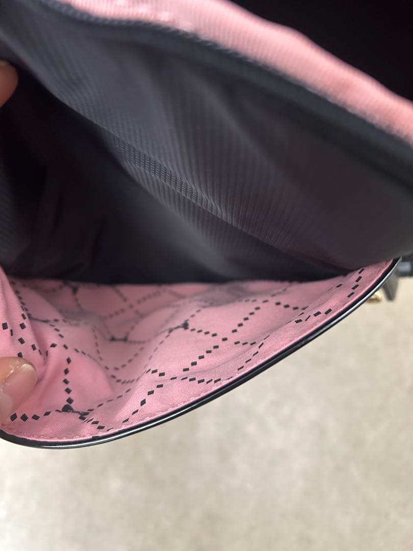 スワニーキャリーバッグ　Mサイズ　ハローキティ