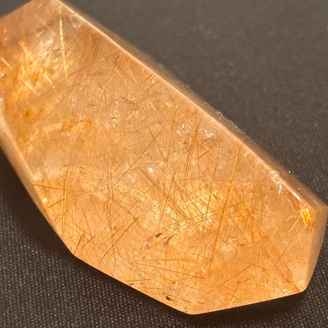 【セレクト品】ルチルクォーツ(フリーカット)70ミリ