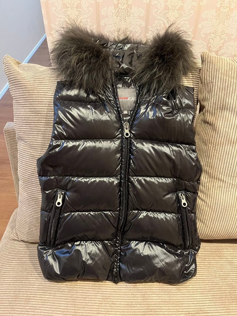 美品Duvetica 黒40 ダウンベスト ラクーンファー付き