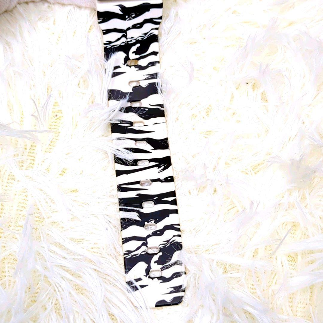 [美品] G-SHOCK GW-M5610BW タイガーカモ 電波 ゼブラ 時計