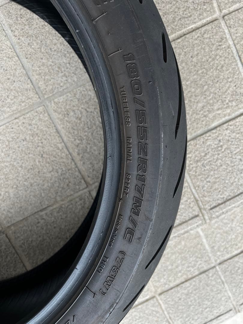 ブリヂストン　S22 リアタイヤ