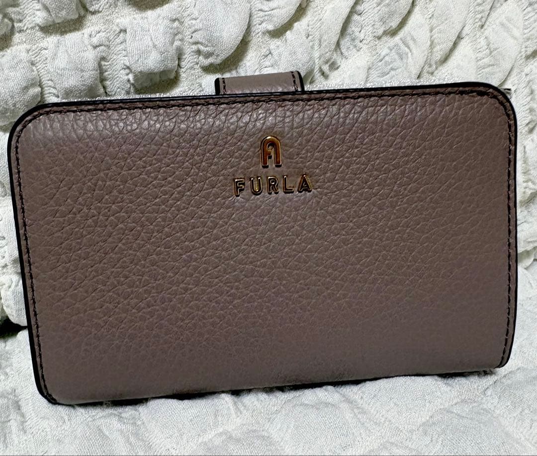 FURLA カメリア　二つ折り財布　グレージュ