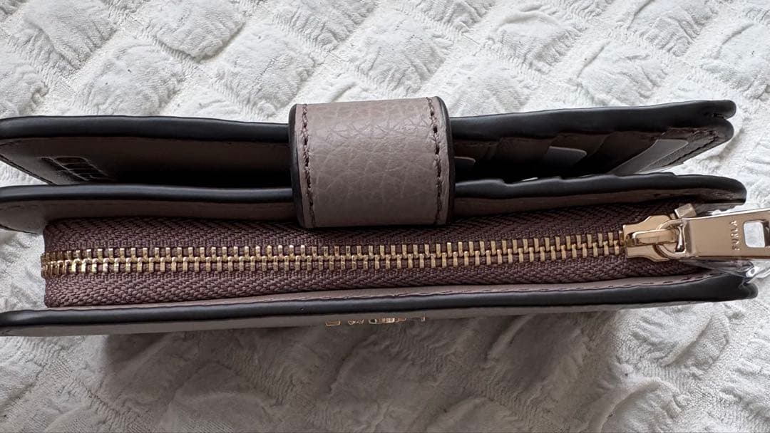 FURLA カメリア　二つ折り財布　グレージュ