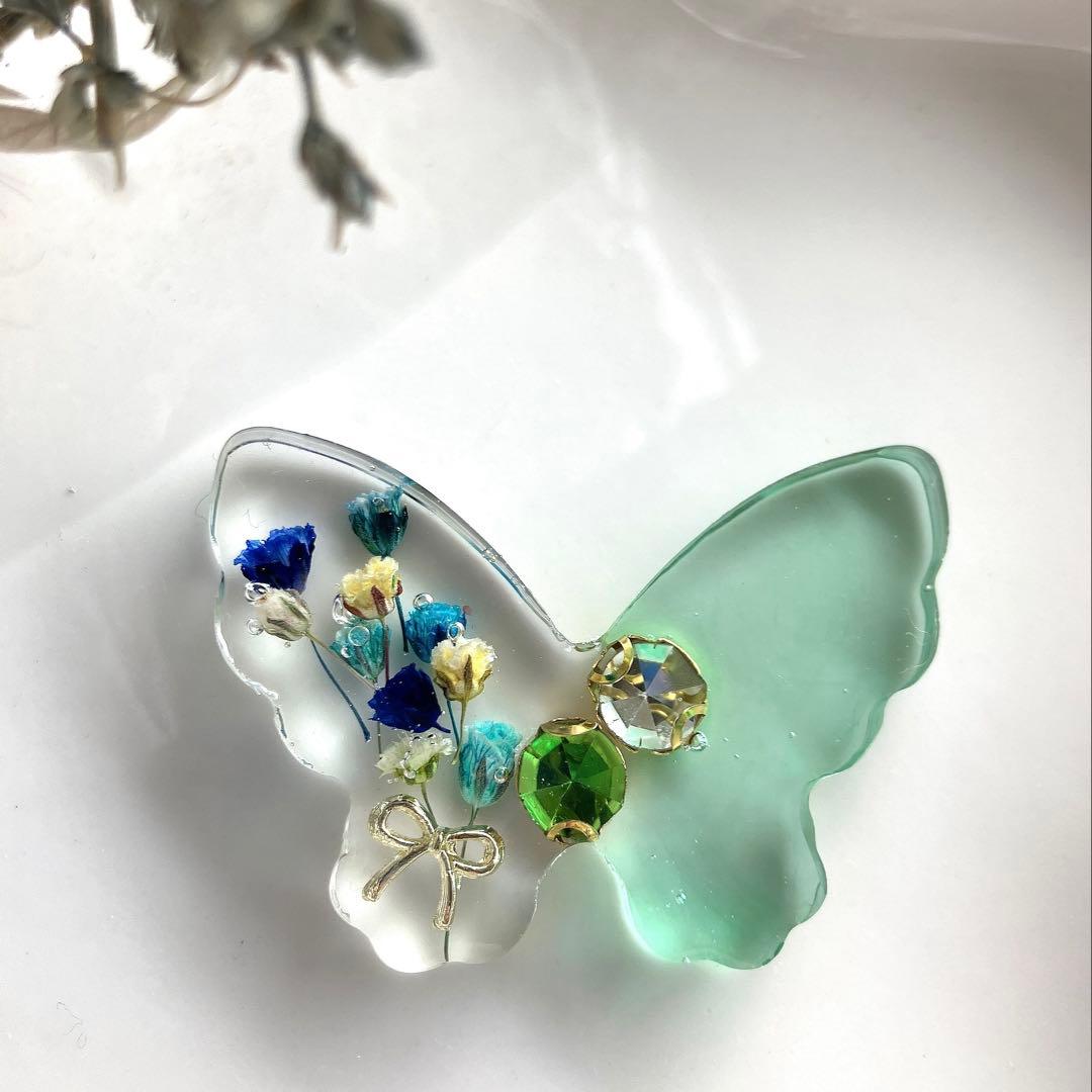 レジン　ヘアゴム　蝶　琥珀色　かすみ草