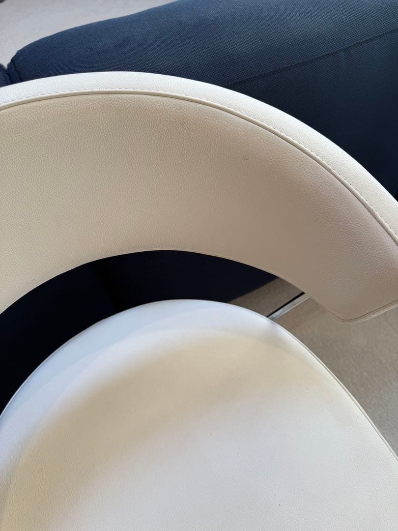 ①カリガリス コヌビア 「ニューヨーク」 本革 ダイニングチェア