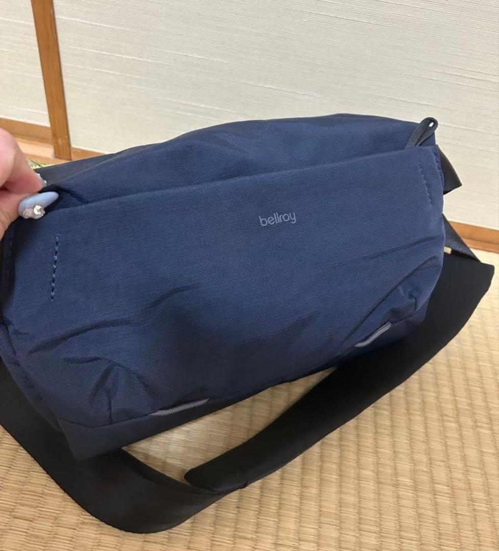 美品　bellroy ベルロイ　ボディーバッグ　大きめ　ネイビー