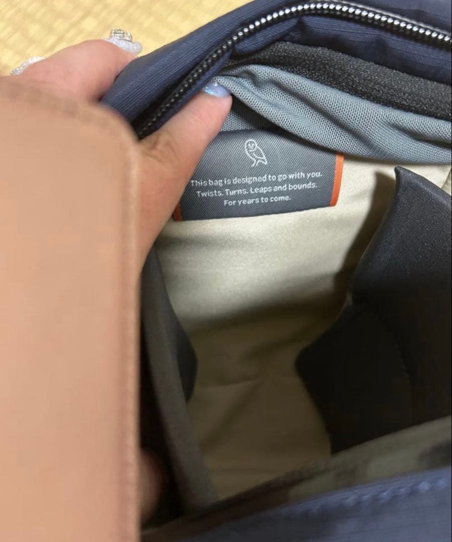 美品　bellroy ベルロイ　ボディーバッグ　大きめ　ネイビー