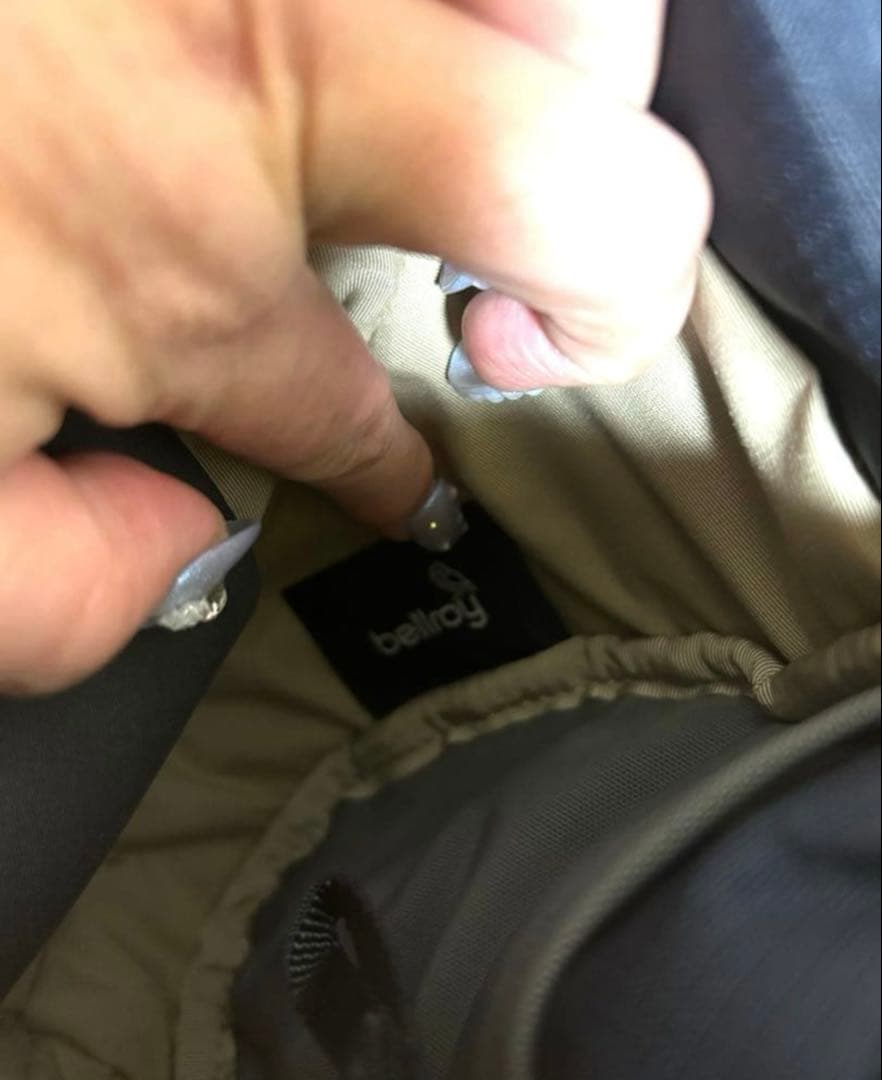 美品　bellroy ベルロイ　ボディーバッグ　大きめ　ネイビー