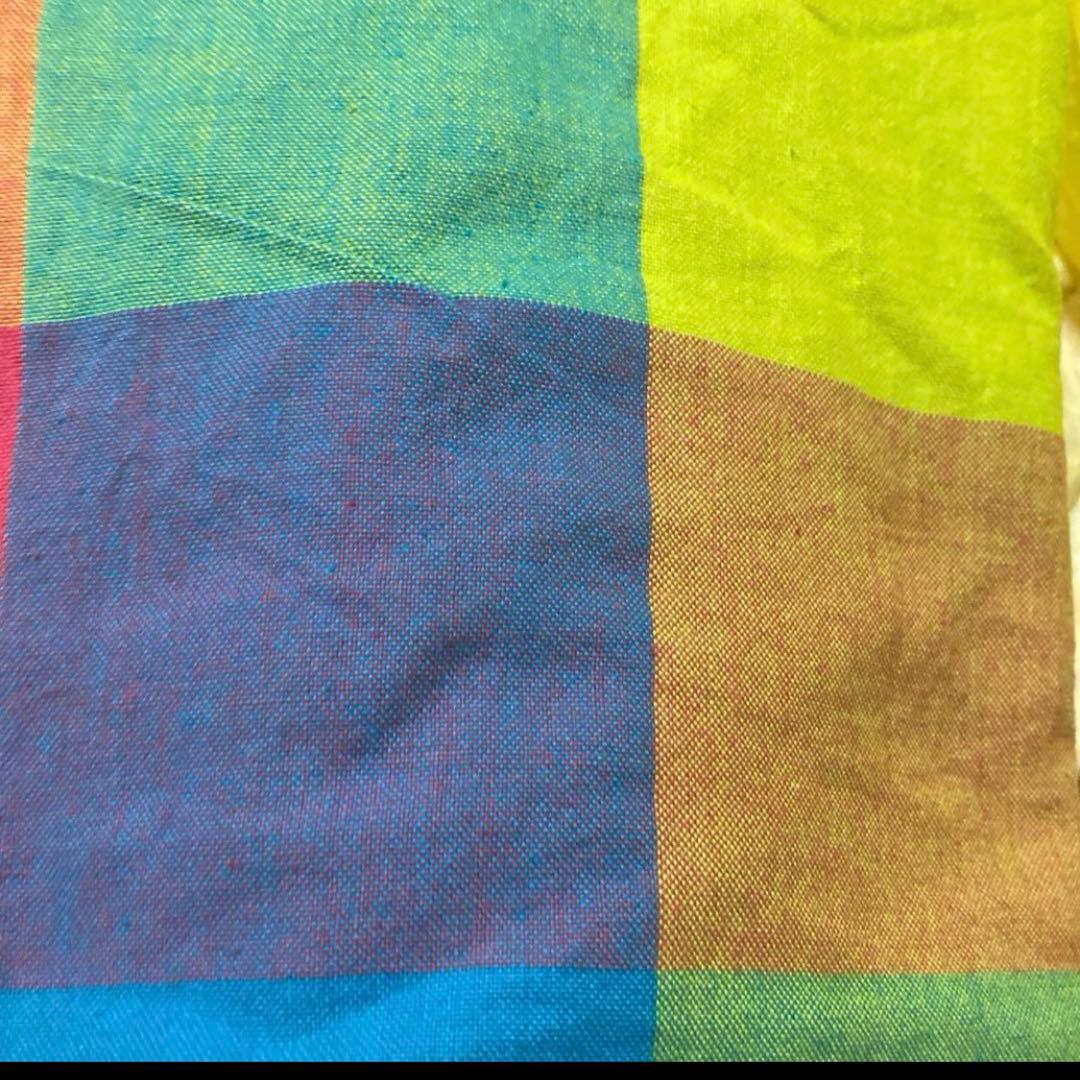 Maduオリジナルのカラーで染めたベラルーシリネンのテーブルクロス。レインボー