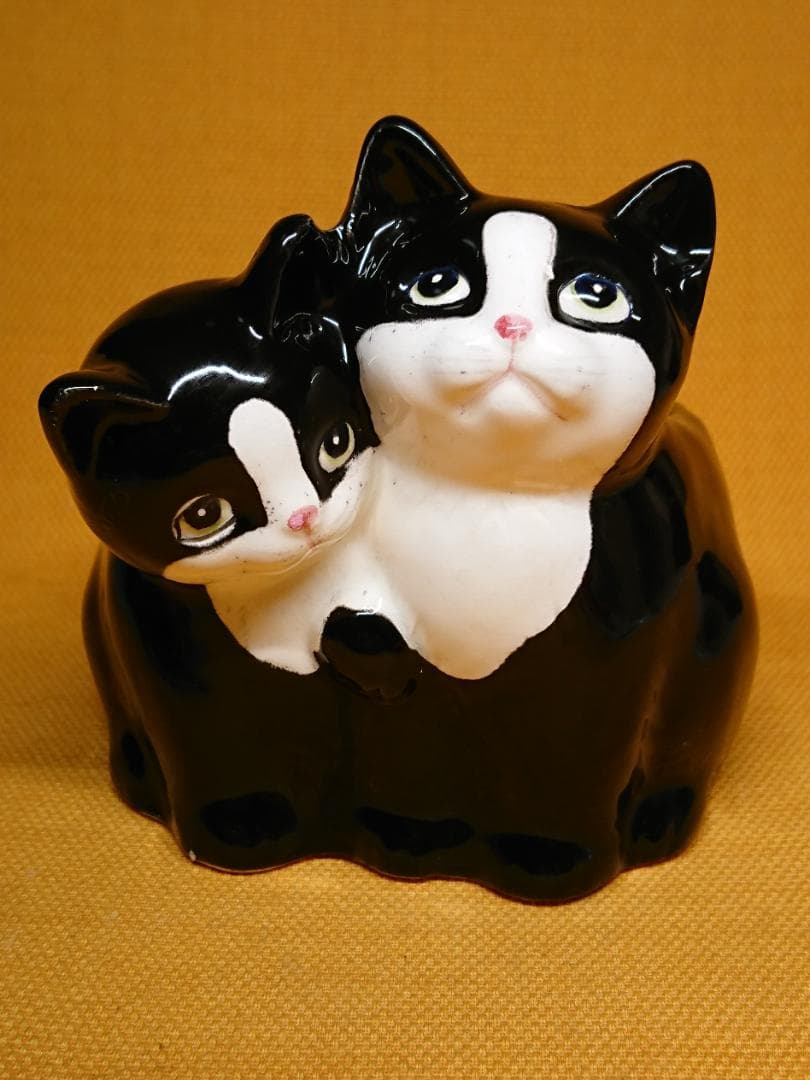 【美品】ネコ　黒猫　陶器　小物入れ　置物　インテリア　工芸品　美術品　A3288