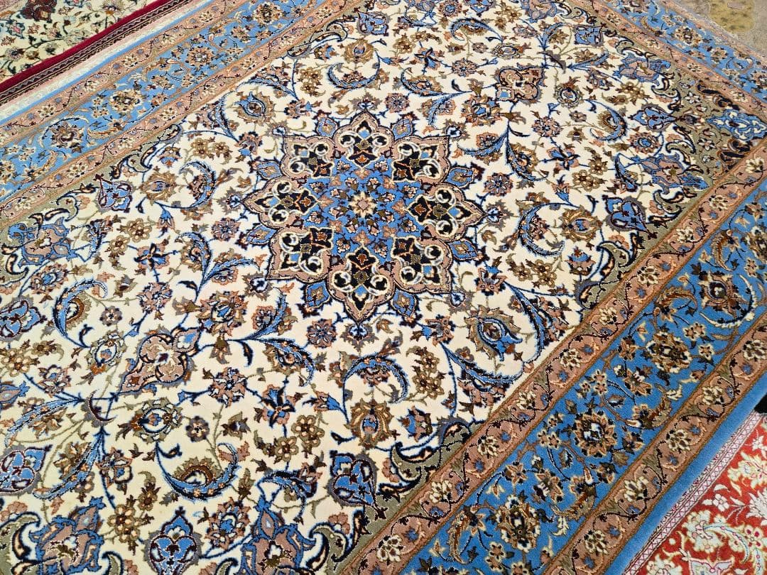 ペルシャ絨毯イスファハン産手織本物保証書非常に綺麗なブルー色 176×110cm