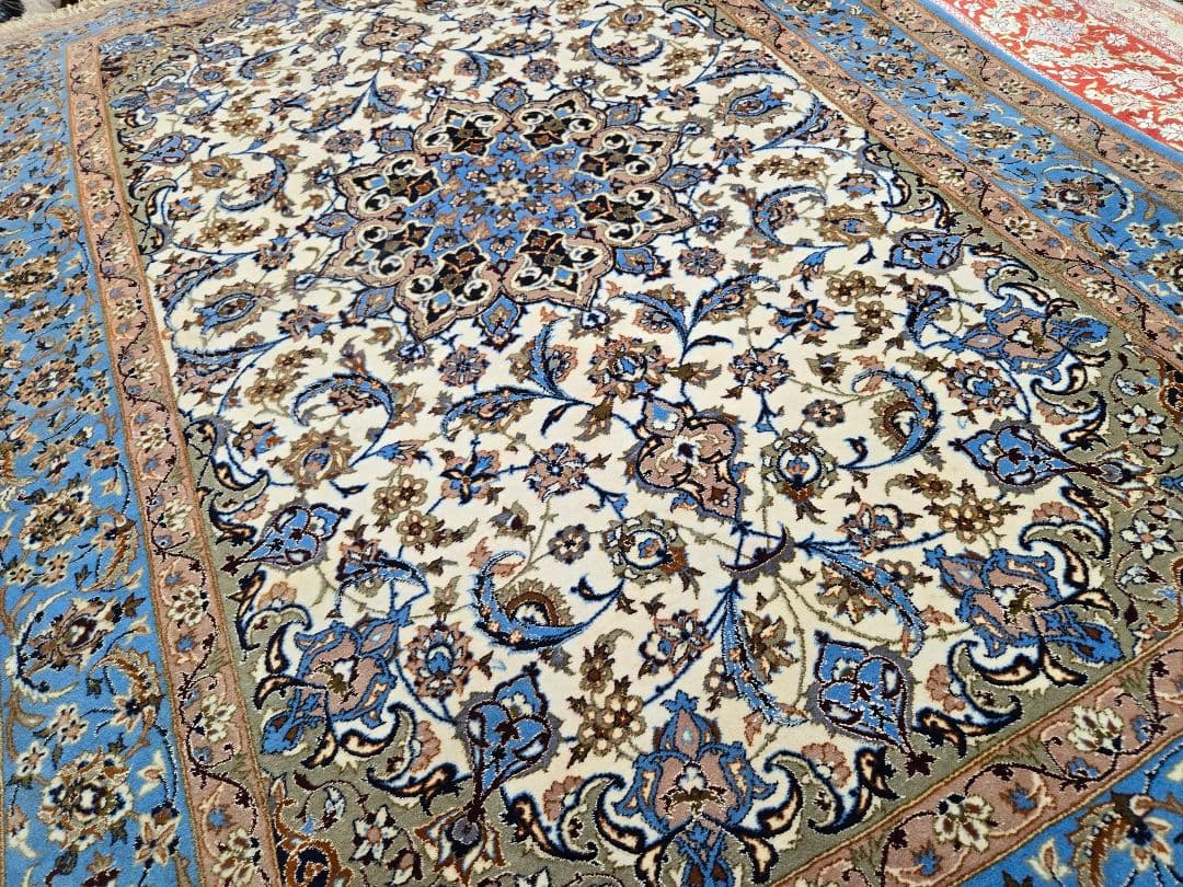 ペルシャ絨毯イスファハン産手織本物保証書非常に綺麗なブルー色 176×110cm