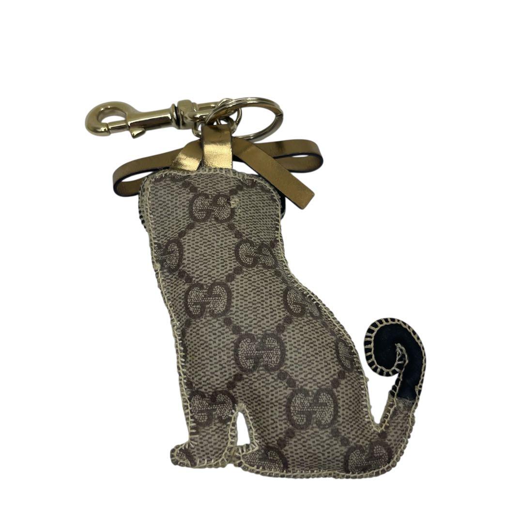 GUCCI チャーム　キーホルダー　グッチョリパグ　犬 GG柄　ロゴ金具