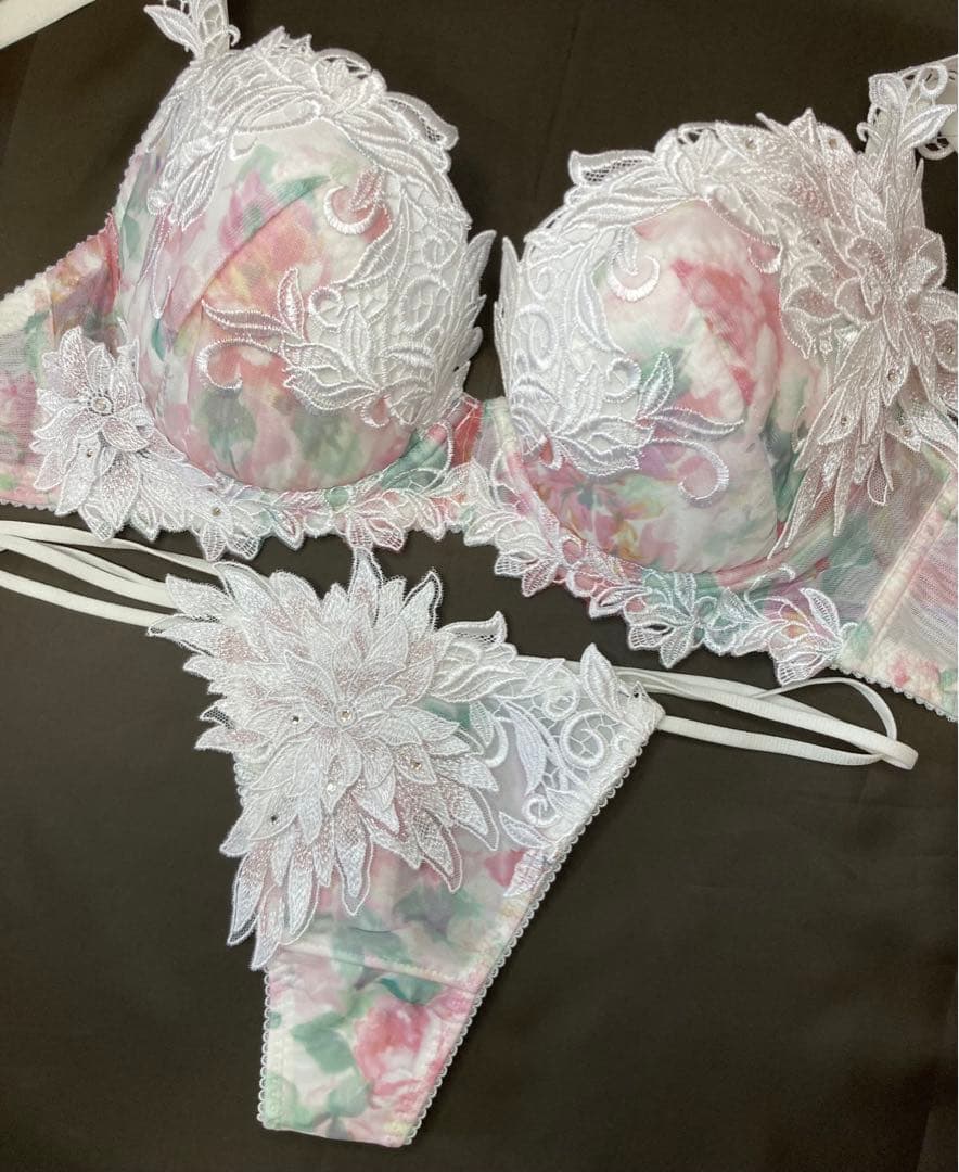 新品　ワコール　サルート　62G アールデコ　E75 ソングM PI