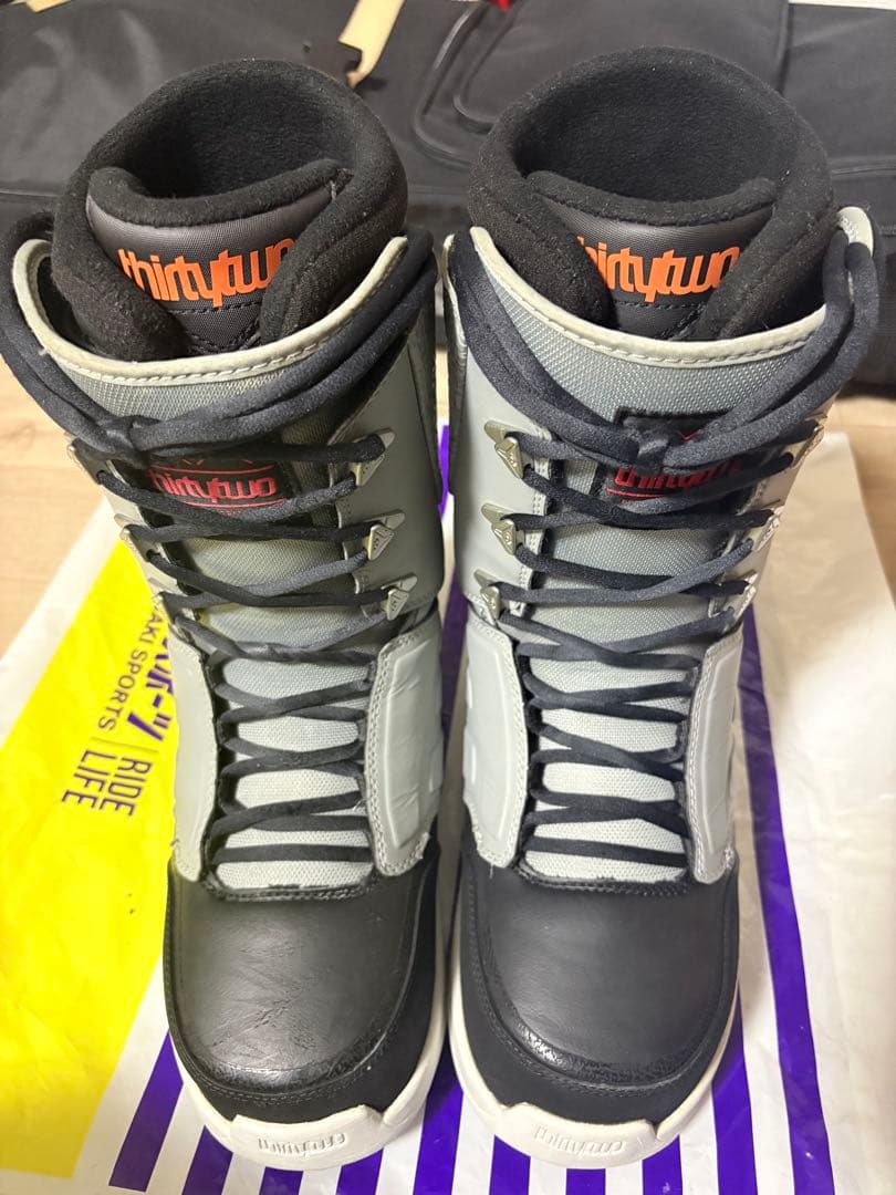 サーティーツー ThirtyTwo LASHED スノーボードブーツ (男性用)