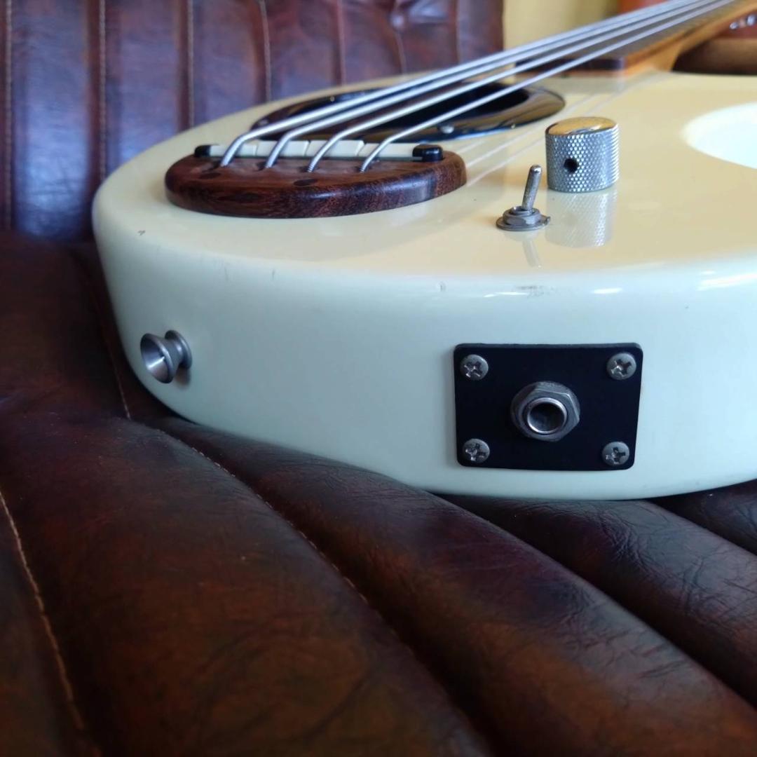 Fernandes　PIE-ZO　ピエゾー　アンプスピーカー内蔵ベース