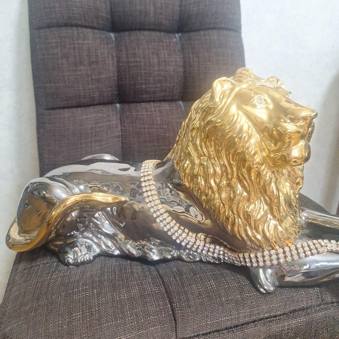 イタリア。アウラ社。ライオン