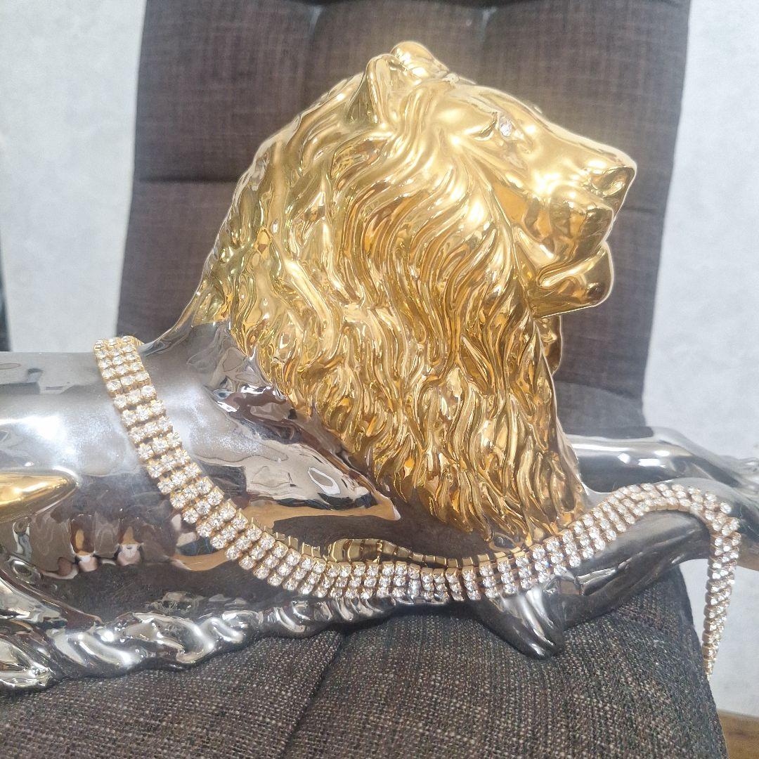 イタリア。アウラ社。ライオン