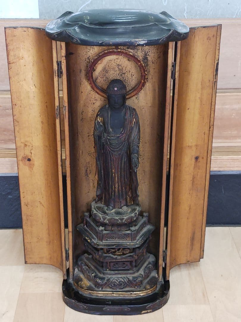 時代物　 玉眼　木彫　厨子　阿弥陀如来像　仏教美術　東洋彫刻　 仏像　金彩