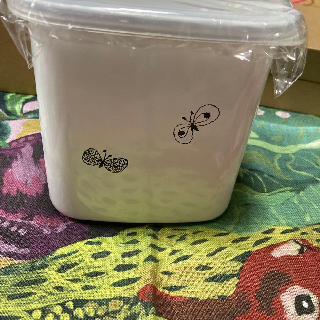 (新品・貴重)ミナペルホネン容器