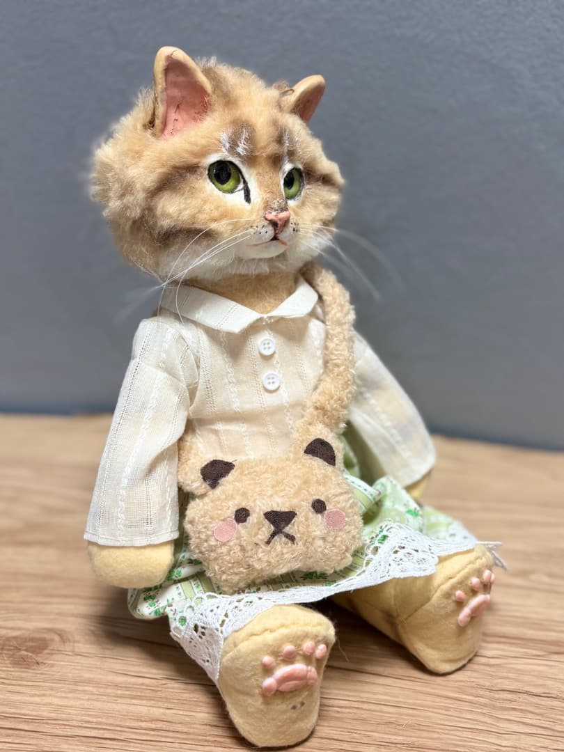 A 緑スカート茶トラ猫のアートドール　【ハンドメイド】猫　ぬいぐるみ