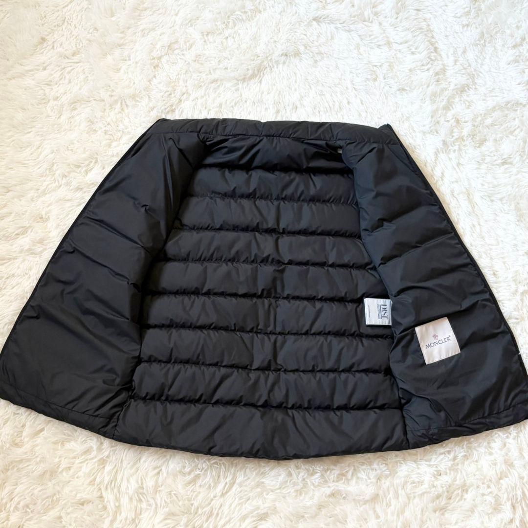 極美品 モンクレール ダウンベストTREOMPAN