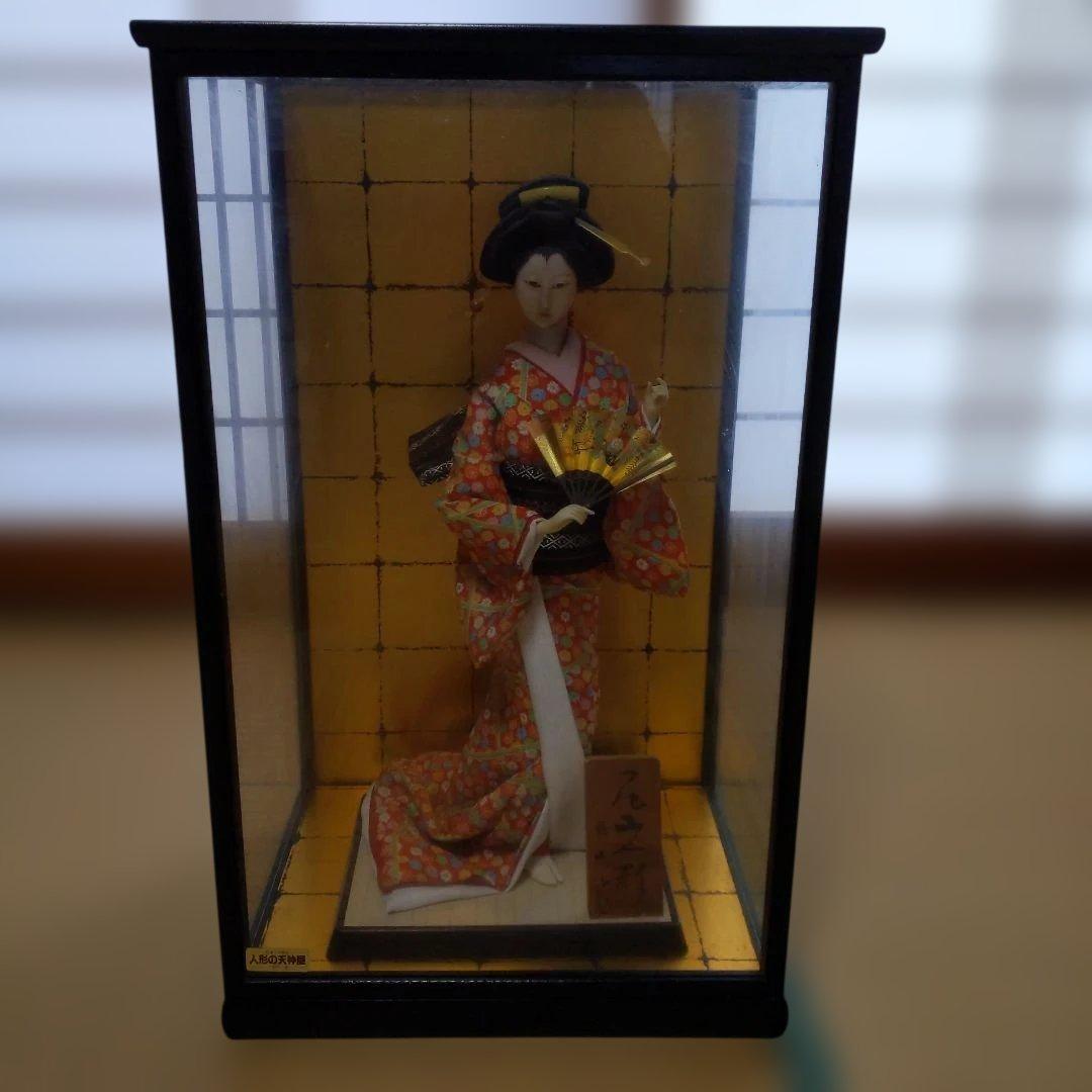 日本人形　華やかな着物　扇子付き
