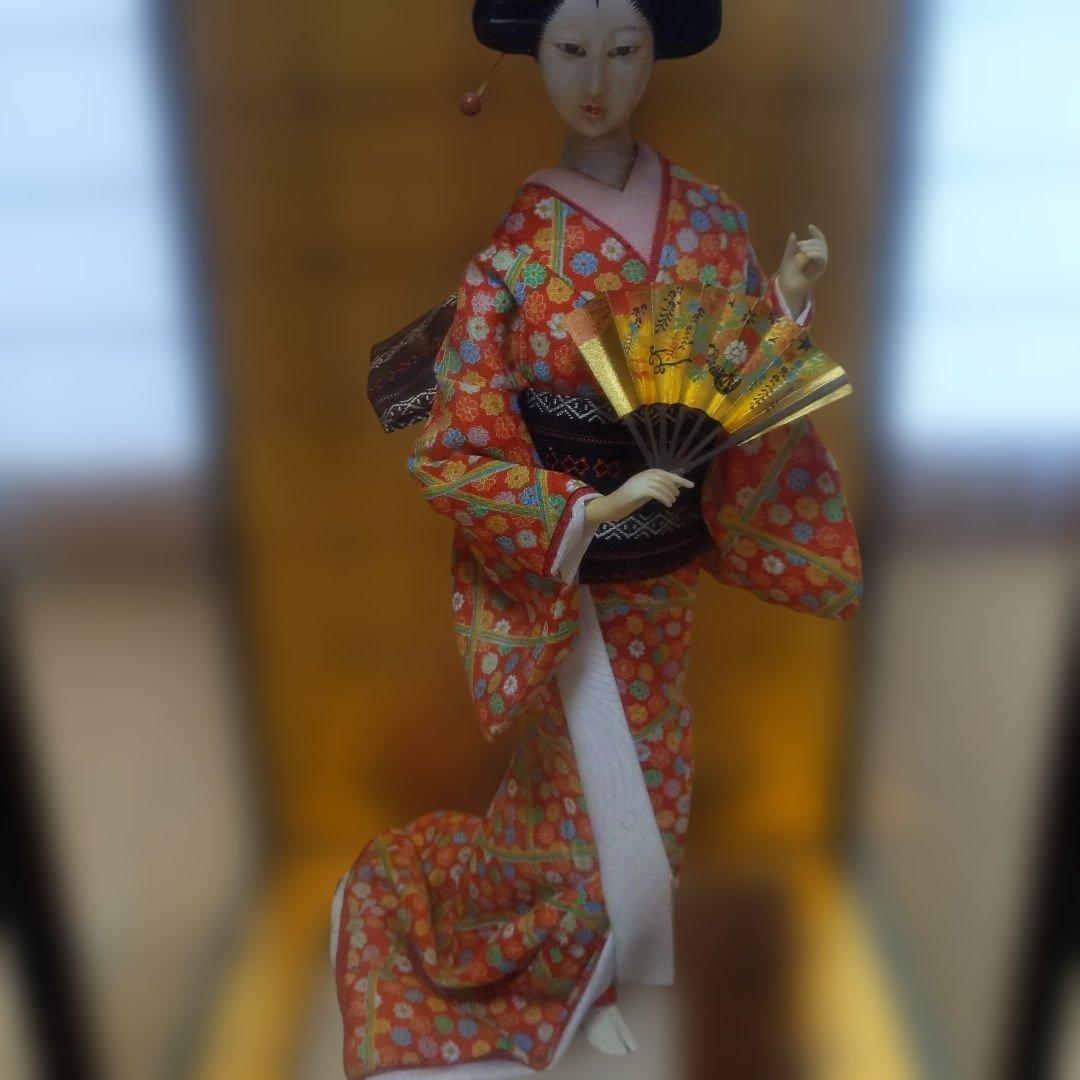 日本人形　華やかな着物　扇子付き