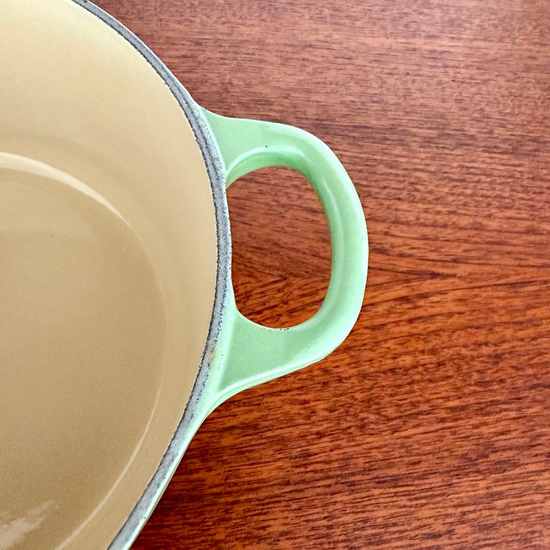 ルクルーゼ　ココットロンド　18センチ　ローズマリー　未使用品