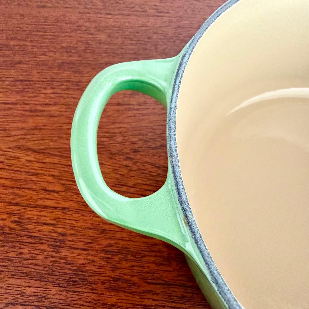 ルクルーゼ　ココットロンド　18センチ　ローズマリー　未使用品