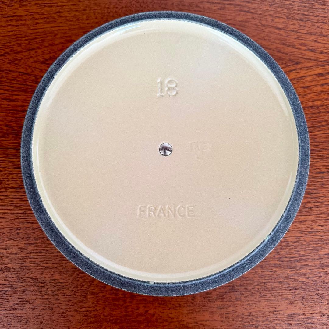 ルクルーゼ　ココットロンド　18センチ　ローズマリー　未使用品