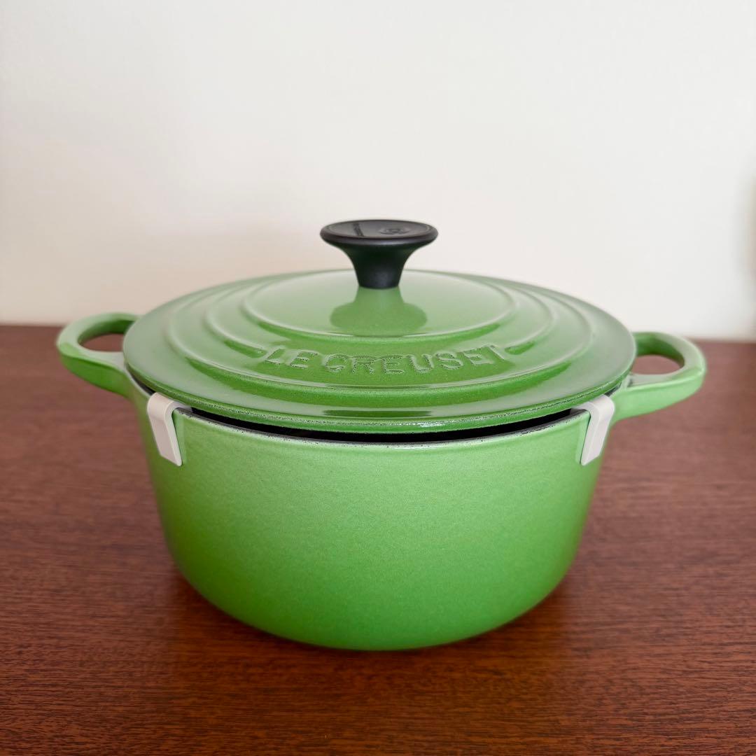 ルクルーゼ　ココットロンド　18センチ　ローズマリー　未使用品