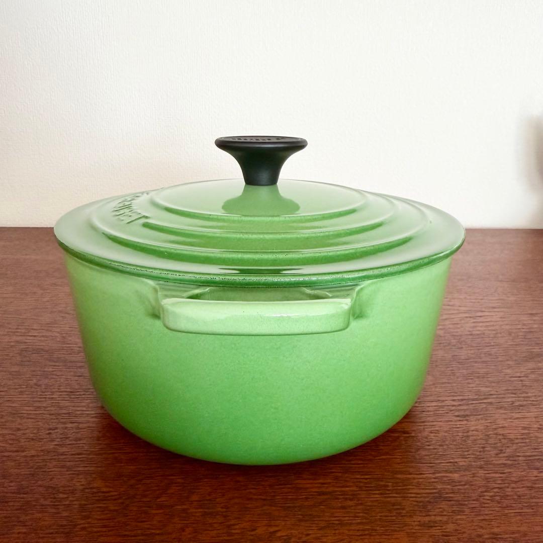 ルクルーゼ　ココットロンド　18センチ　ローズマリー　未使用品