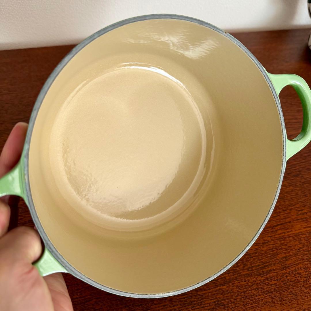 ルクルーゼ　ココットロンド　18センチ　ローズマリー　未使用品