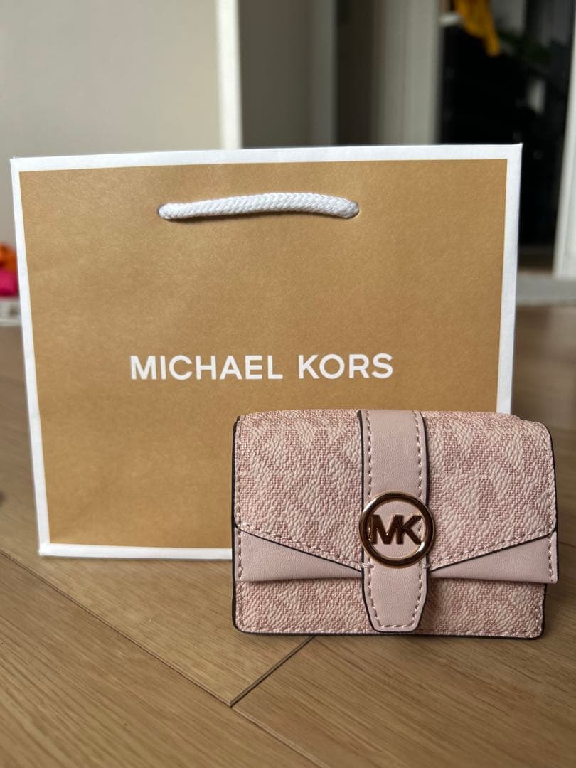 MICHAEL KORS ピンク GREENWICHフラップ トライフォールド