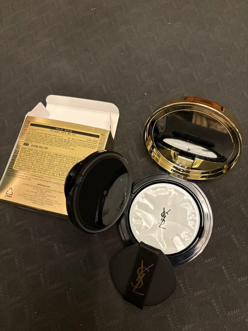 イヴ・サンローラン　クッションファンデーションBR10