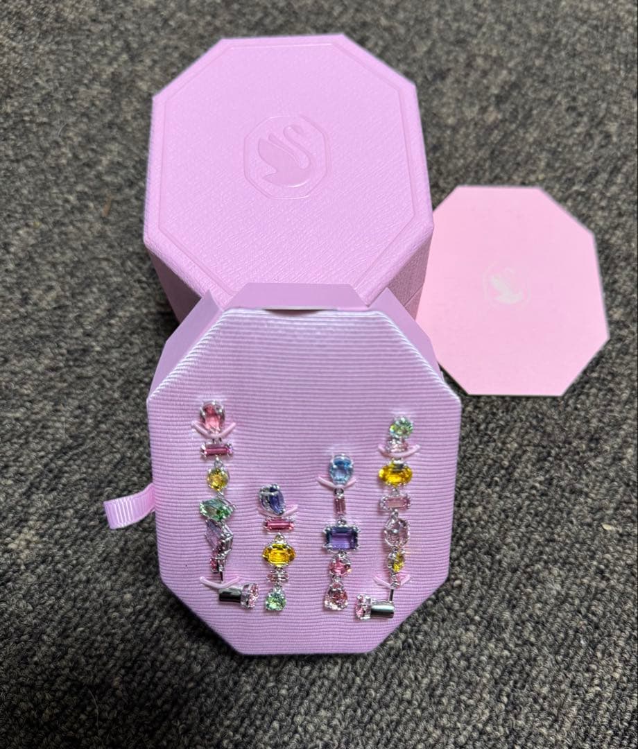 キキ様ご検討中専用　新品 SWAROVSKI スワロフスキー ピアスセット