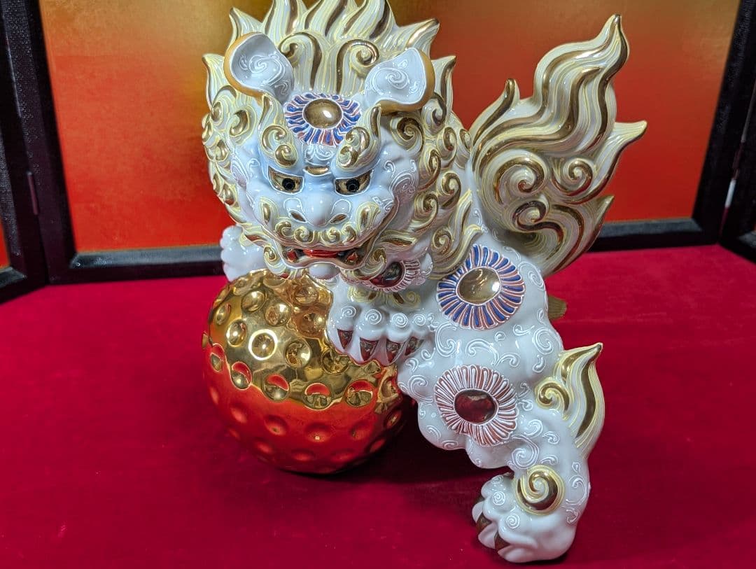 九谷焼　狛犬　置物　玉乗り シーサー　八栄窯　須栄義作