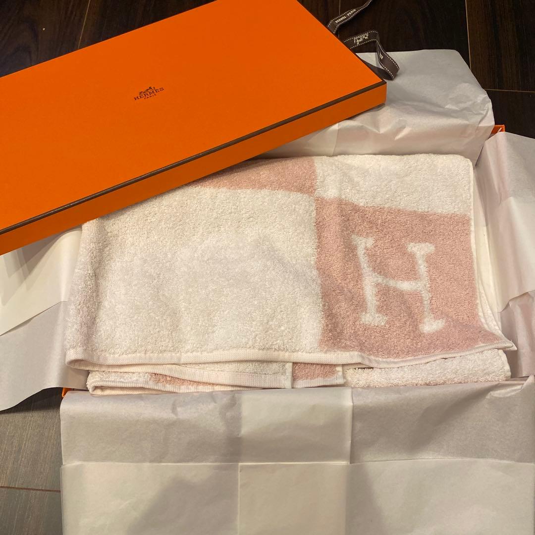 【新品】HERMES バスタオル タオルケットピンク　箱付き　アヴァロン