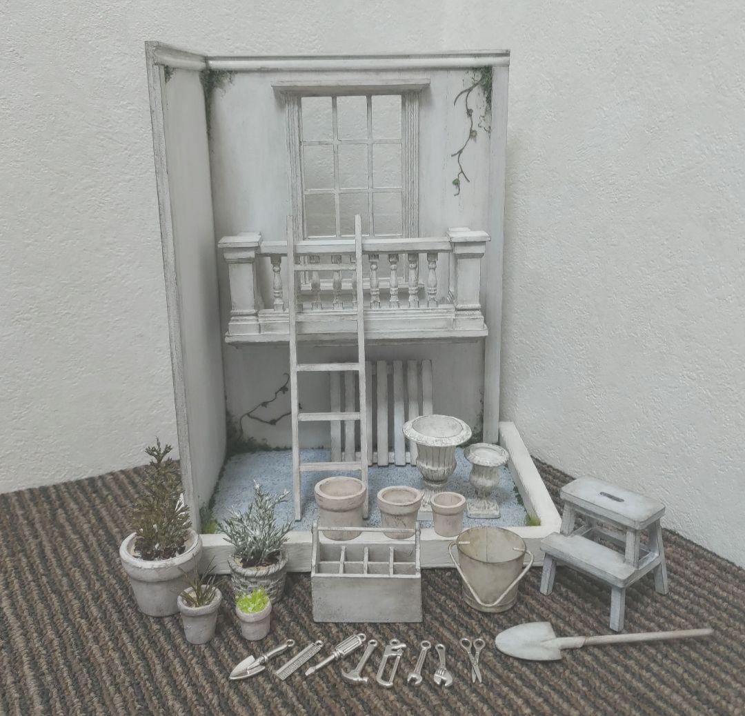 ミニチュア　裏庭　ドールハウス