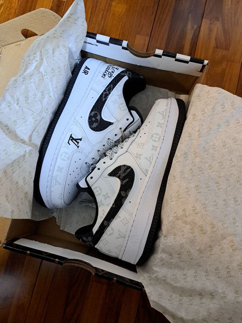 マ*ん様 NIKEスニーカー24.5cm新品