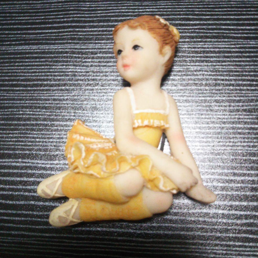 昭和のレア物の高級ヨーロッパ女の子バレリーナ人形マグネット付き。希少品