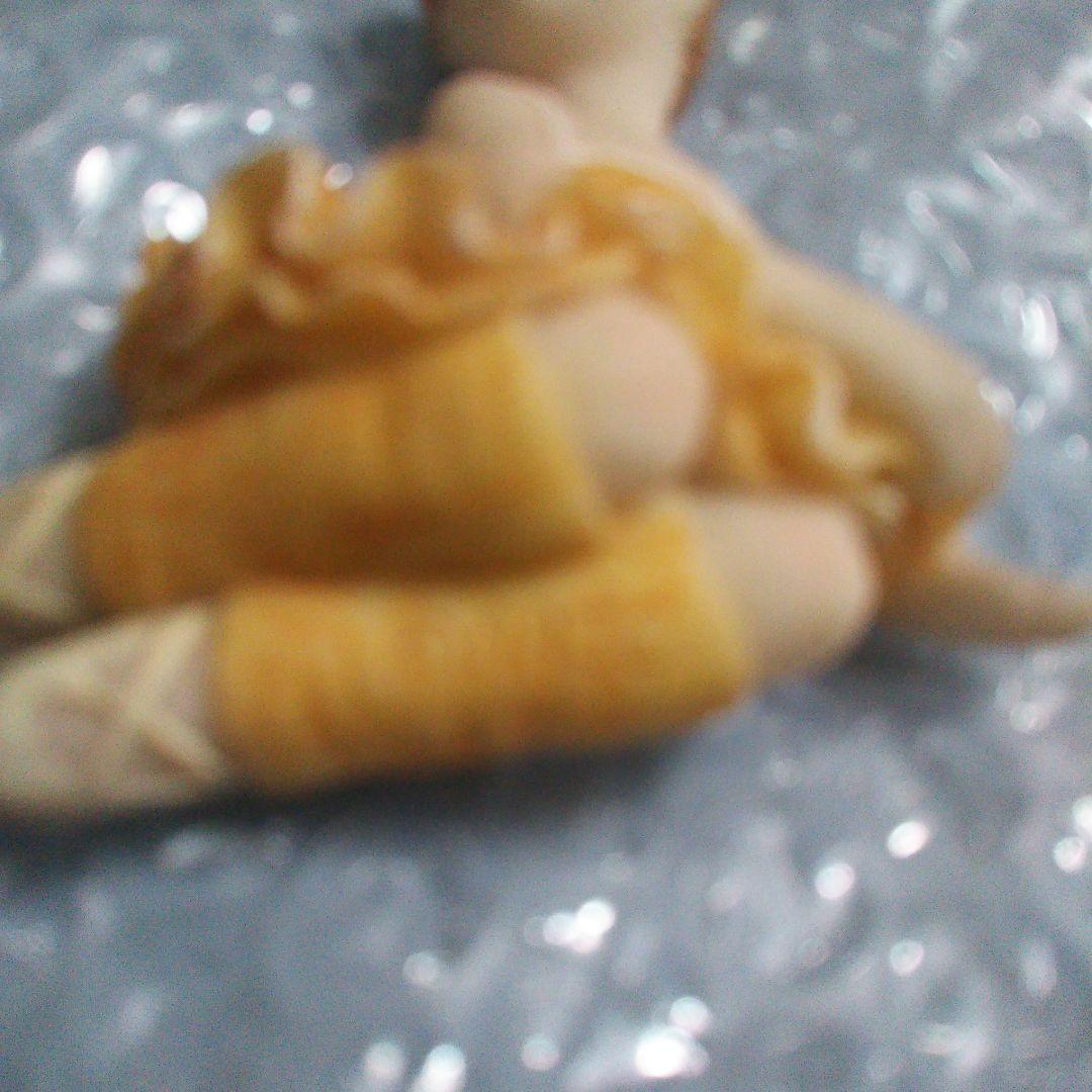 昭和のレア物の高級ヨーロッパ女の子バレリーナ人形マグネット付き。希少品