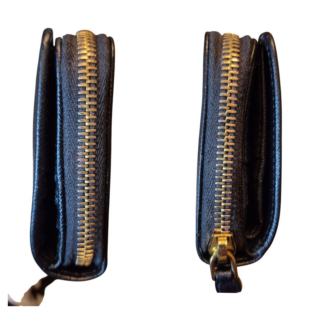 ＰＲＡＤＡ　プラダ　サフィアーノ　ケース　ラウンドファスナー　ブラック y