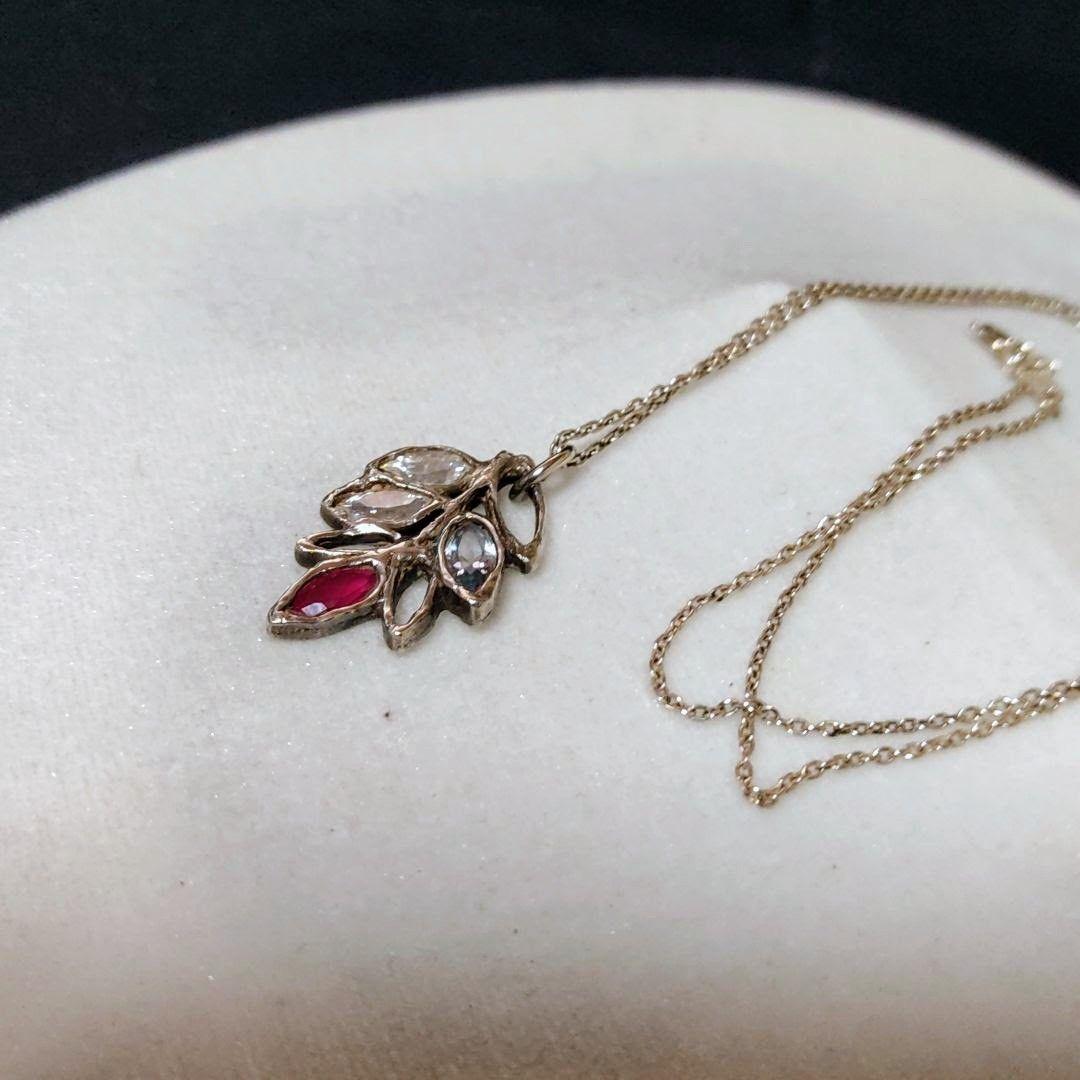 【匿名配送】ハンドメイドシルバー木の葉モチーフの透かしペンダント925チェーン付